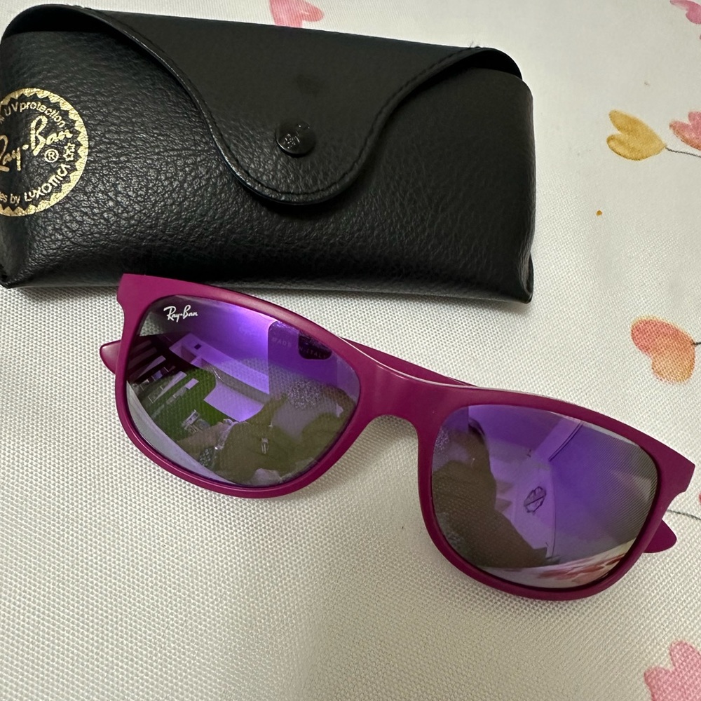 Ray-Ban Women’s Purple Mirrored Wayfarer Sunglasses